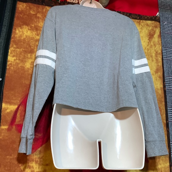 SO-women’s gray/white stripe ‘relaxed’ long sleeve crop crewneck jersey shirt - Picture 8 of 9